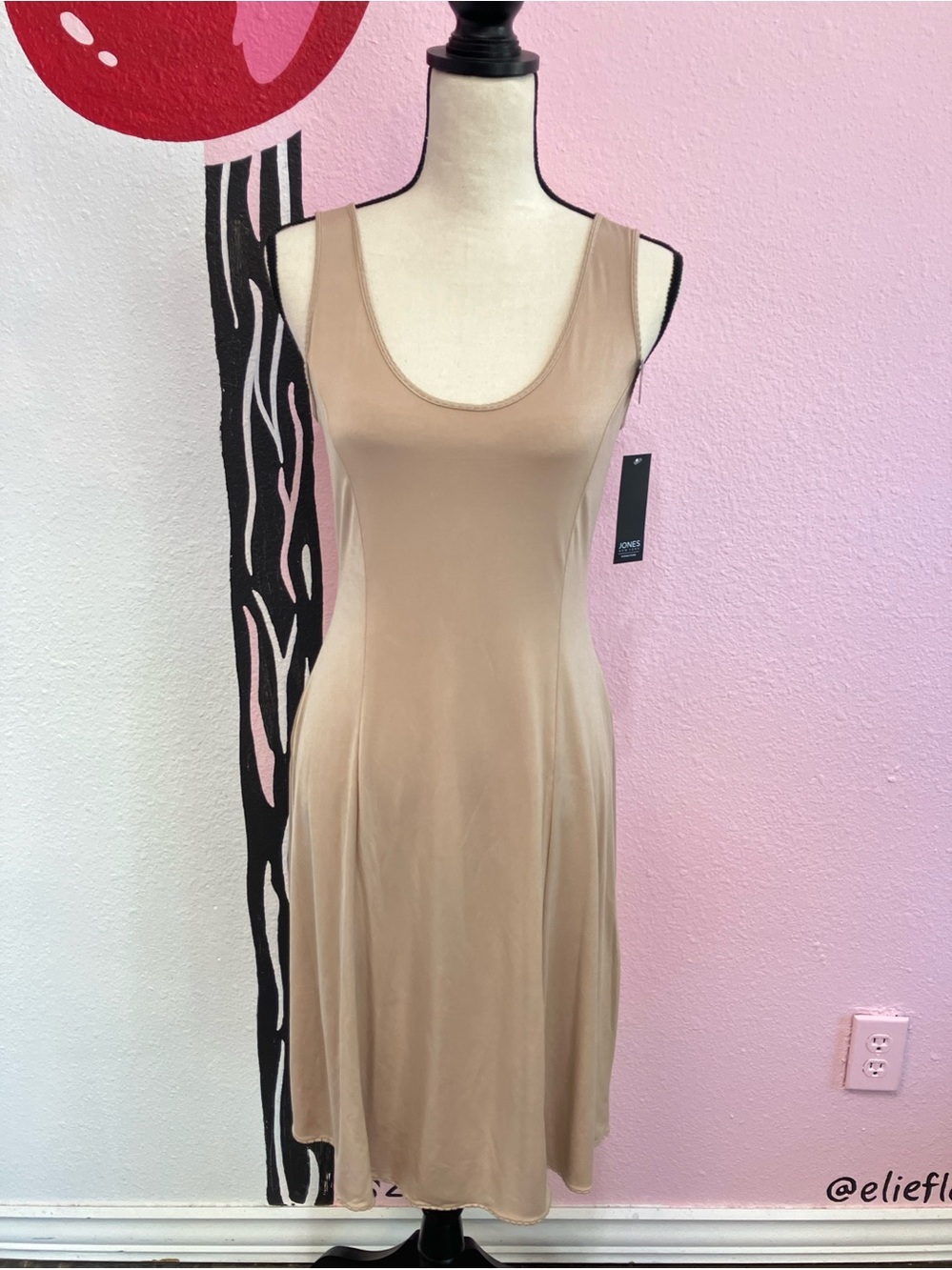 *NEW* Jones New York Size Medium Nude Sleeveless Full Slip Dress